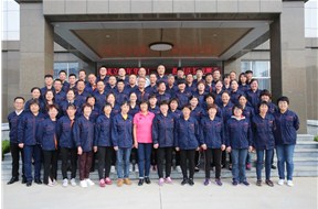 2018年10月7日,山東雙鷹醫(yī)療器械有限公司迎來了28周歲生日，全廠職工參加公司聯(lián)歡。